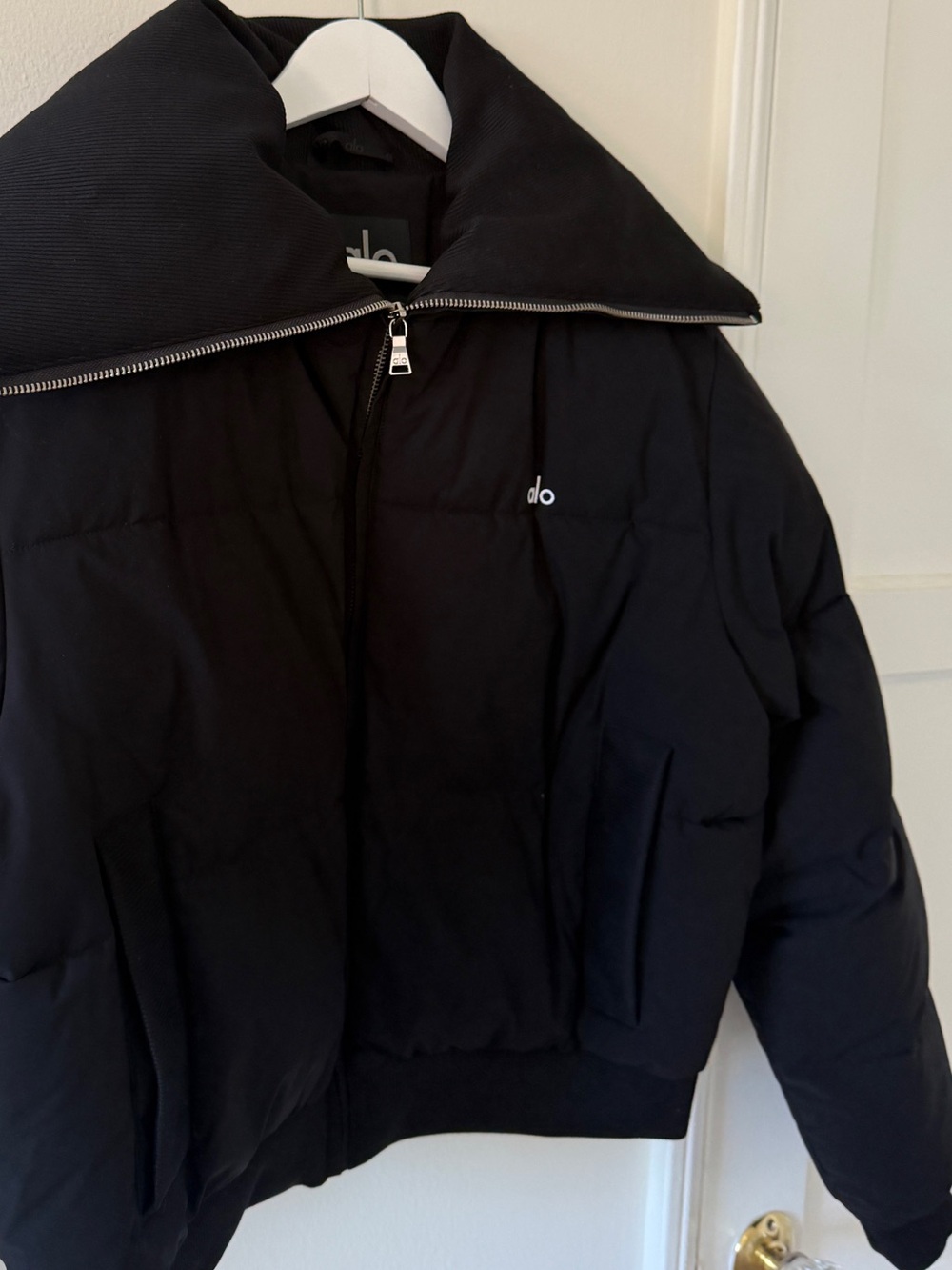 ALO Captivate Puffer in Black - Large - Picture 4 of 10